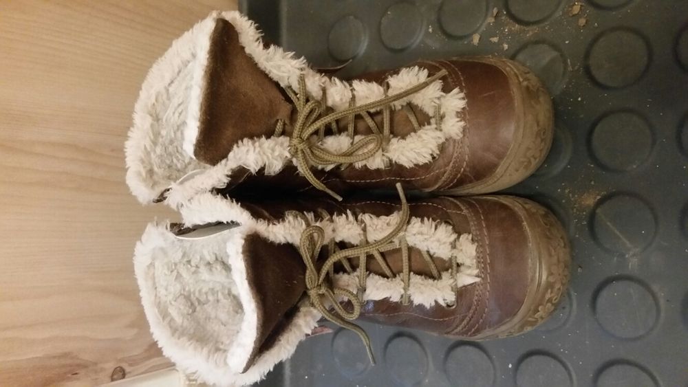 Обувки и ботуши за момиче