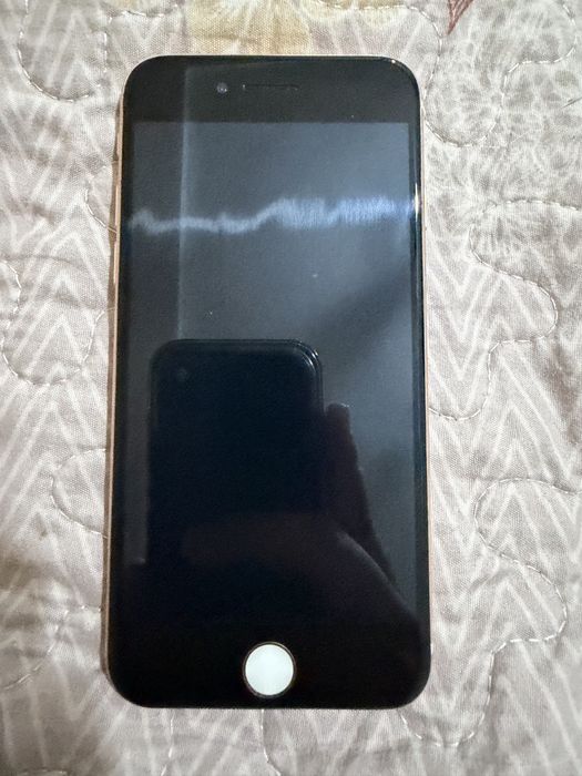Продам iPhone 8