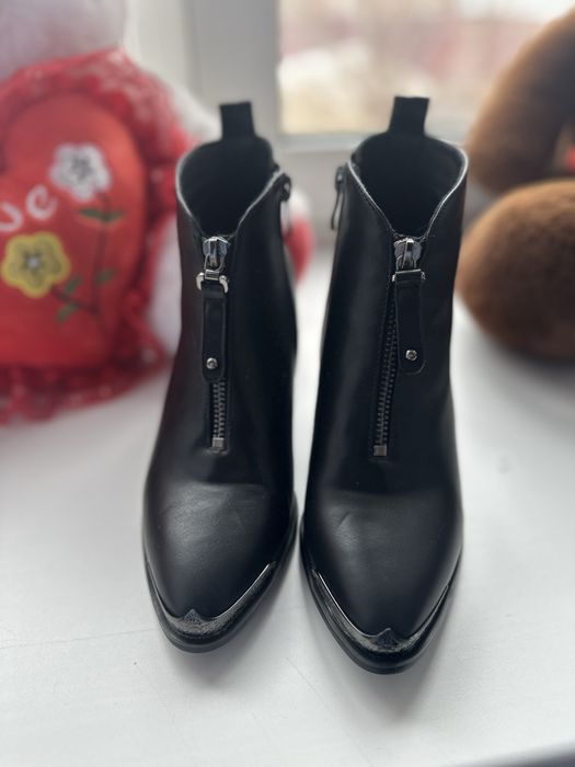 Продам обувь б/у. Одевали один раз