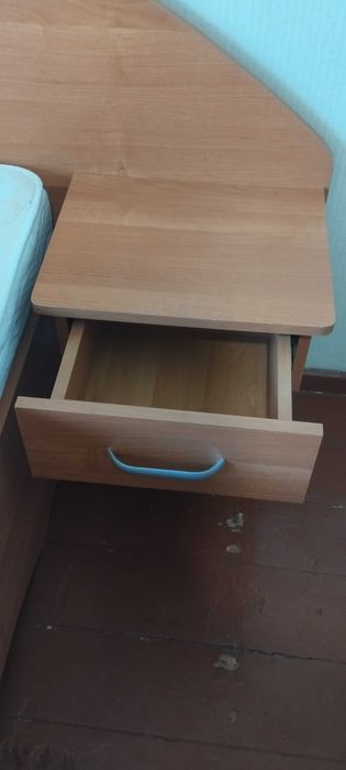 Шкаф с кроватью в спальню.