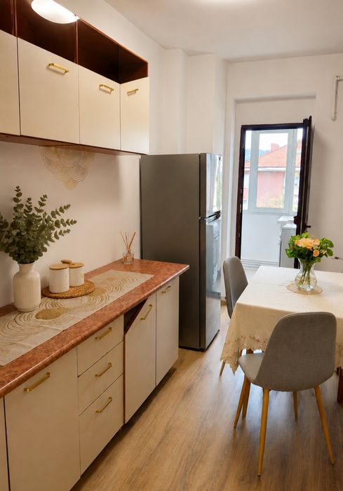 Vând apartament 2 camere zona UBB Reșița