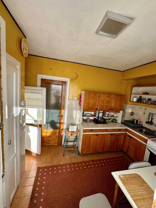 Închiriez apartament cu 4 camere