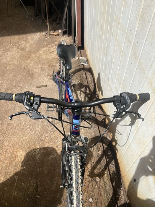 Bicicleta cross albastra