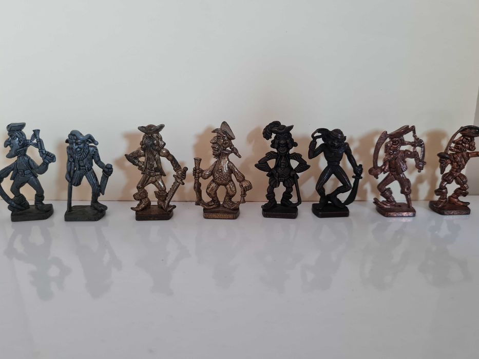 Kinder фигурки на войници