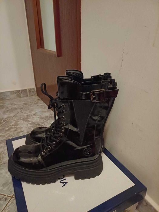 ghete/bocanci negri luciosi