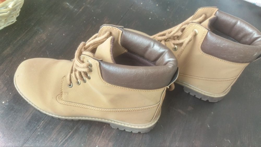 Зимни обувки тип боти 40 номер