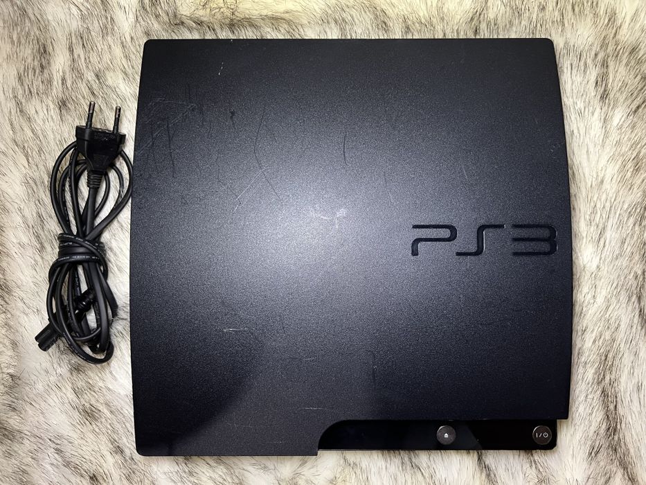 PlayStation 3 + 2 controllere + FIFA 11 – stare bună