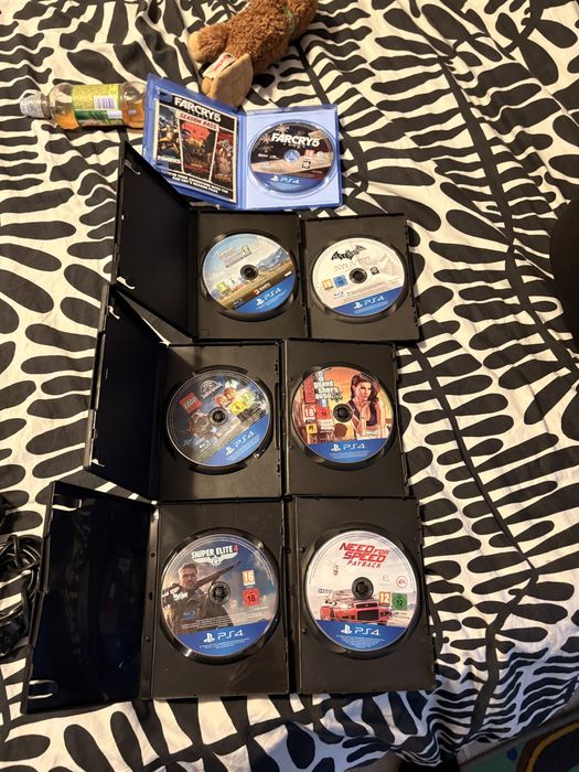 Ps4 slim 1tb , un controler