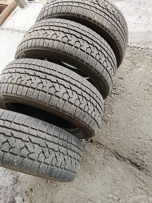 Резина зимняя 235/55/18