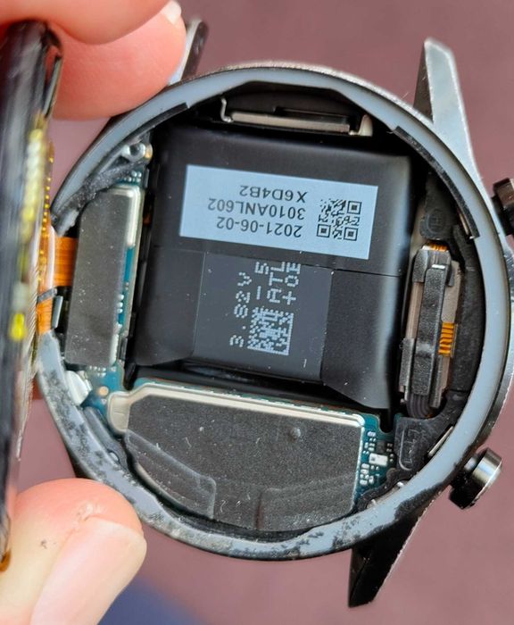 Работещ Smart Huawei Watch GT 2, със счупен дисплей