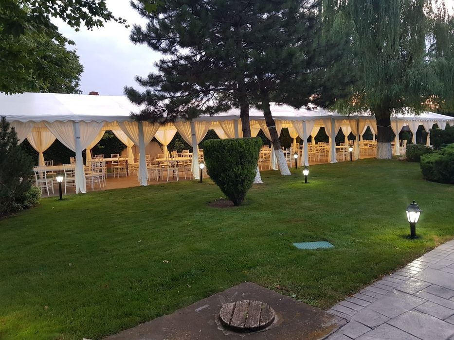 Cort corturi mese scaune vesela umbrele mese cocktail de inchiriat