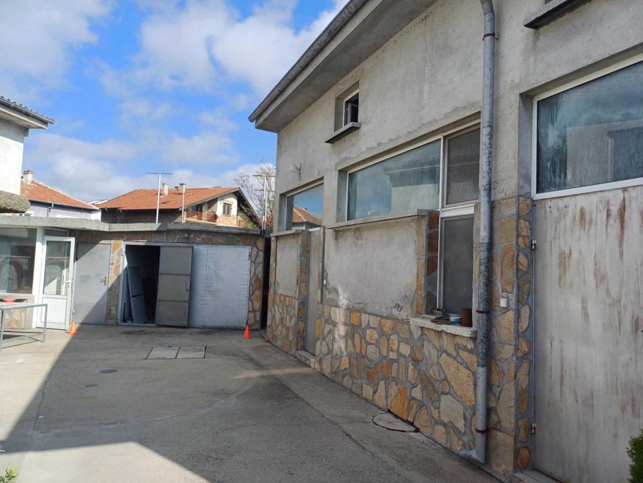 Етаж от къща, Сладкарски цех, Гараж, Партерна гарсониера