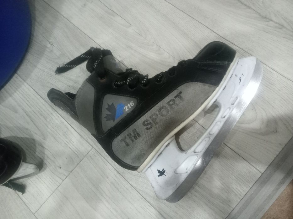 Продам коньки хоккейные