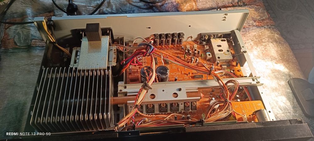 Vând o linie DENON compusă din trei piese .