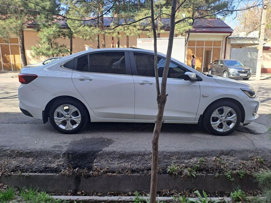 Onix premier 2 2023 sotiladi