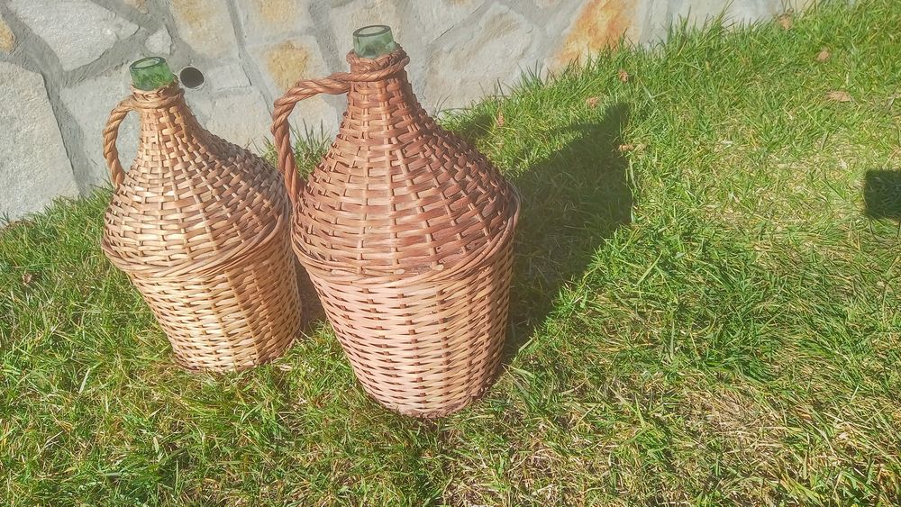 Плетени кошници..Верига за огнище . Плетени дамаджани.