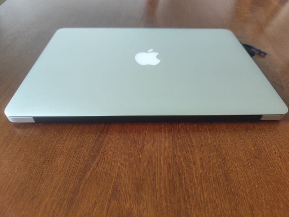 MacBook Air 13 " 2015 1.6Ghz 8Gb Ram 121GB SSD Перфектен