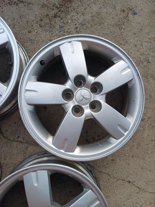 Продам оригинальные диски R17  на MITSUBISHI