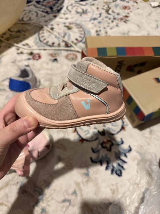 Продам детскую обувь