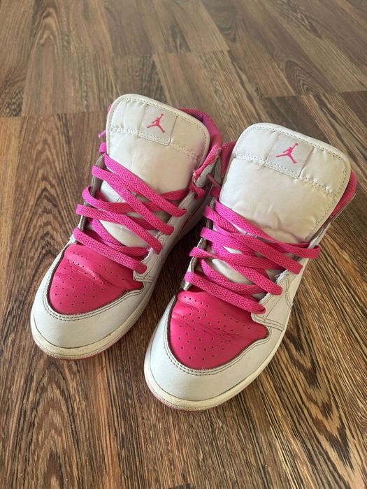 Adidasi nike air Jordan pink