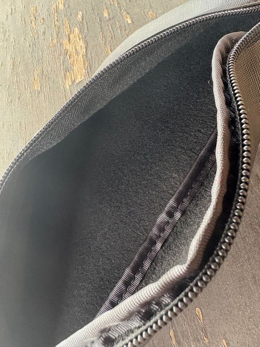 Оригинална чантичка Guess