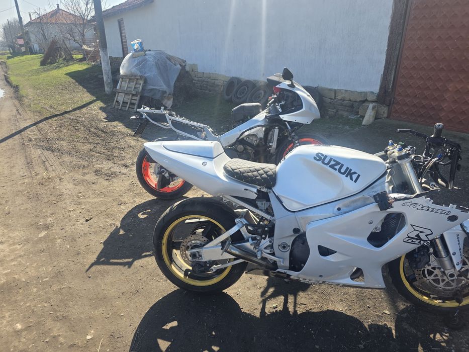 Продавам Suzuki GSXR 750 2003 и Suzuki GSXR 600 2002