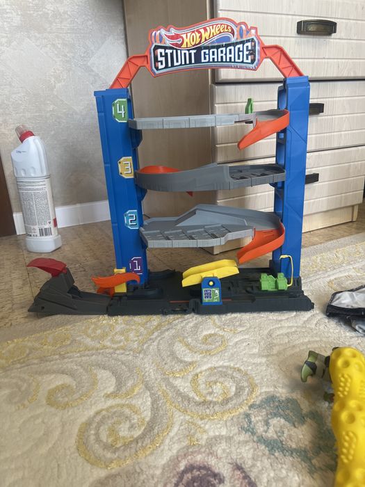 Продам игрушки для мальчика