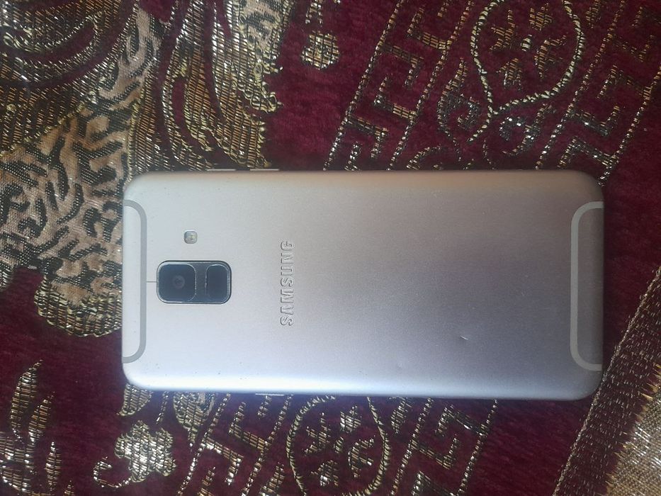 Samsung A6 telefon sotiladi  aybi yoq dakument bor hamma joyi zõr