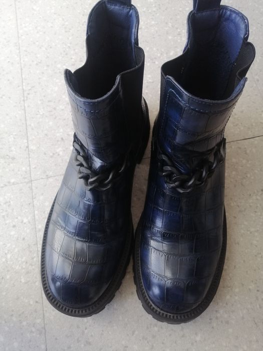 Почти нови, удобни и модерни боти