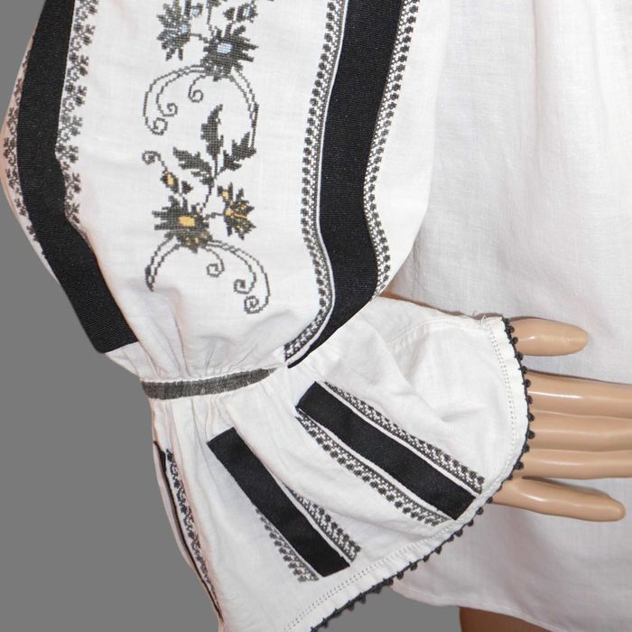 Ie traditionala veche lucrata manual din zona Gorjului M