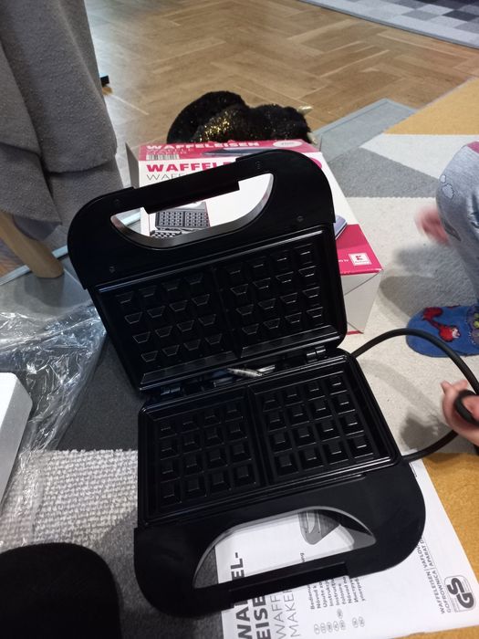 Гофретник, чисто нов