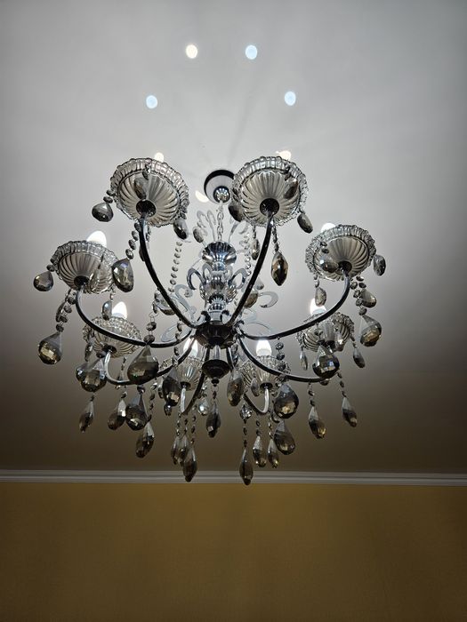 Продам    люстру