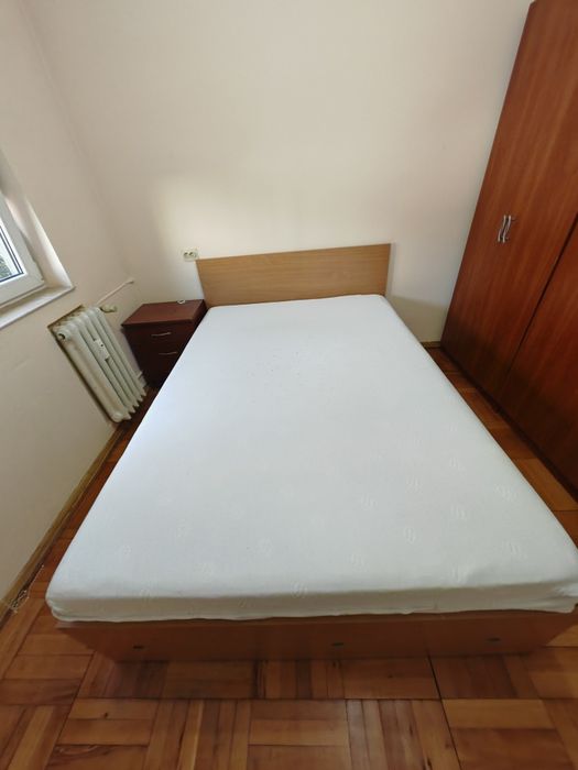 Vând pat 1,4 metri