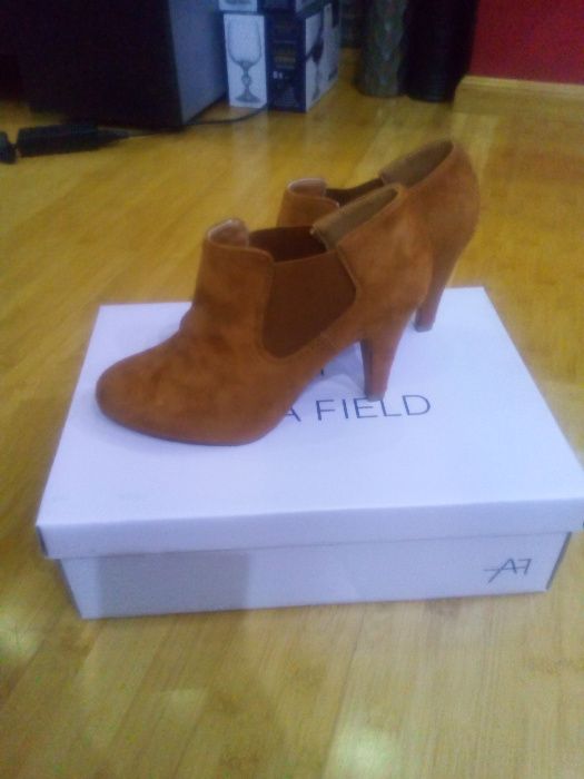 НОВИ Дамски боти "ANNA FIELD"