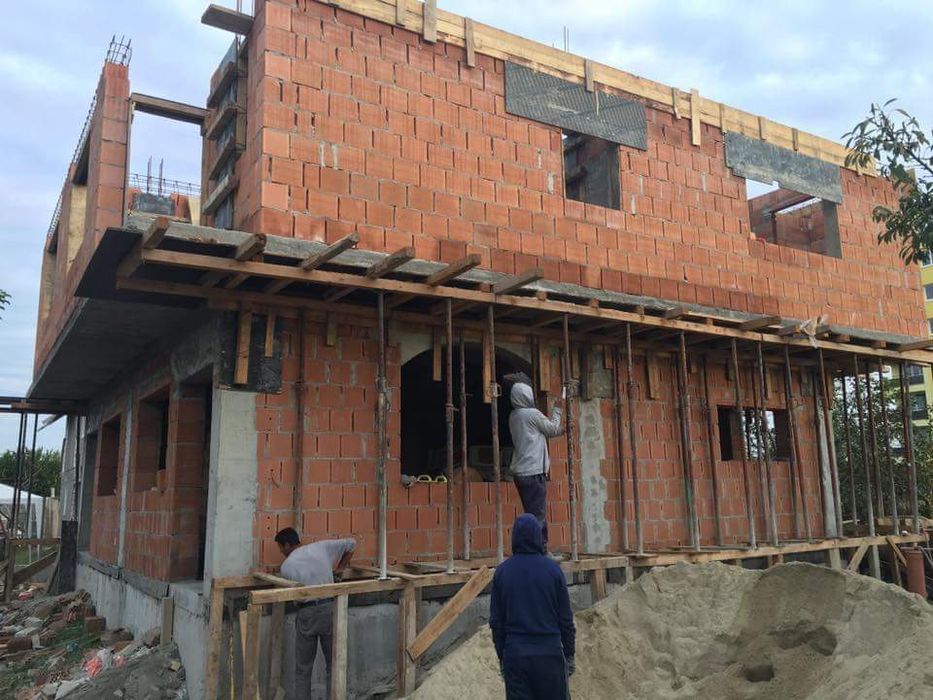 Echipa constructii de la rosu