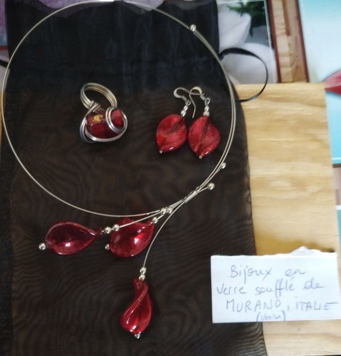 Set colier, cercei și inel din sticla de murano