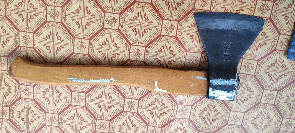 Продам топор и молоток