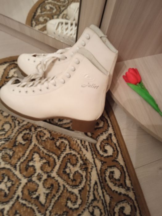 Продаю коньки фигурные новые