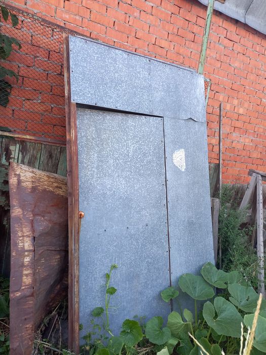 Продам ворота металлические с дверью