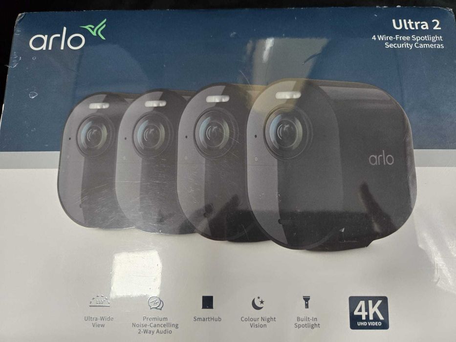 4 camere de supraveghere Arlo Ultra 2 Wire-Free Spotlight