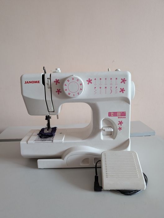 Мини швейная машина