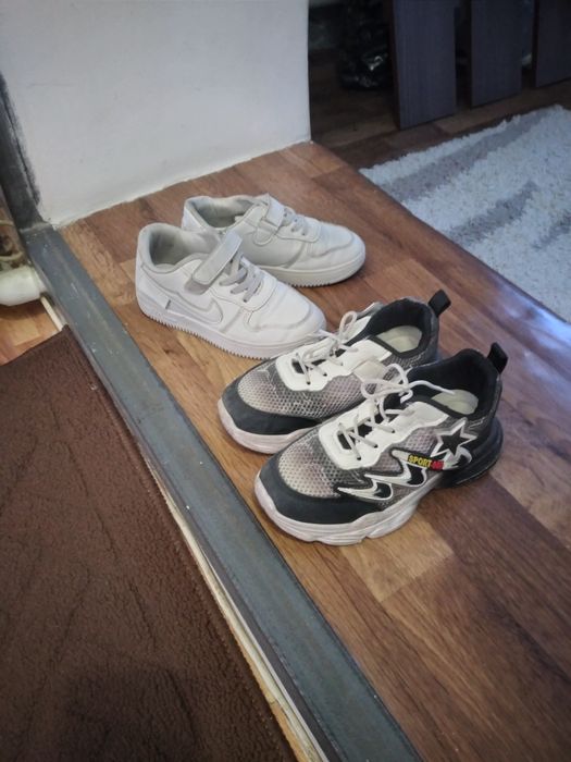 Отдам обувь за шоколадки каждую.