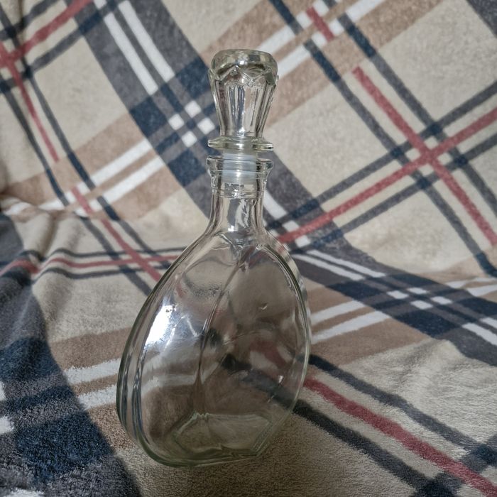 Графин стеклянный.