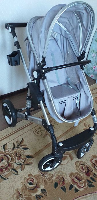 Детская прогулочная коляска