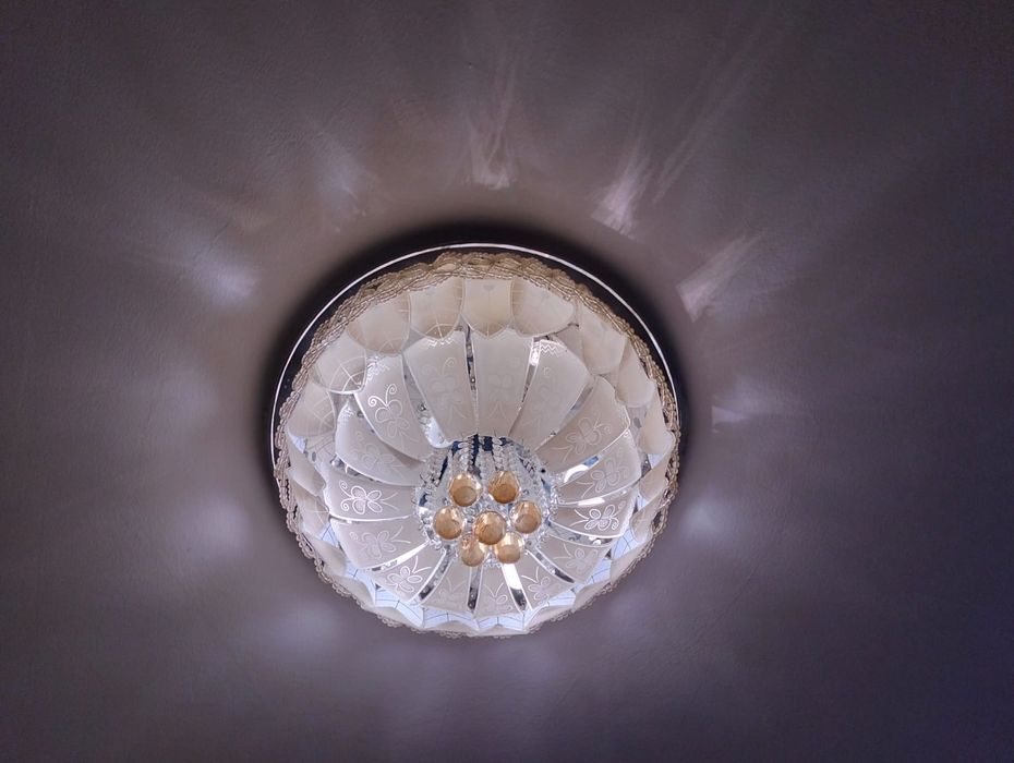 Продам люстру в хорошие руки