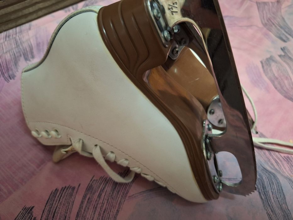 Vând patine gheață Jackson Mystique marimea 30