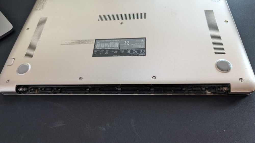 Laptop ASUS N580V | i7-7700HQ | 8GB RAM | SSD + HDD | Defect estetic