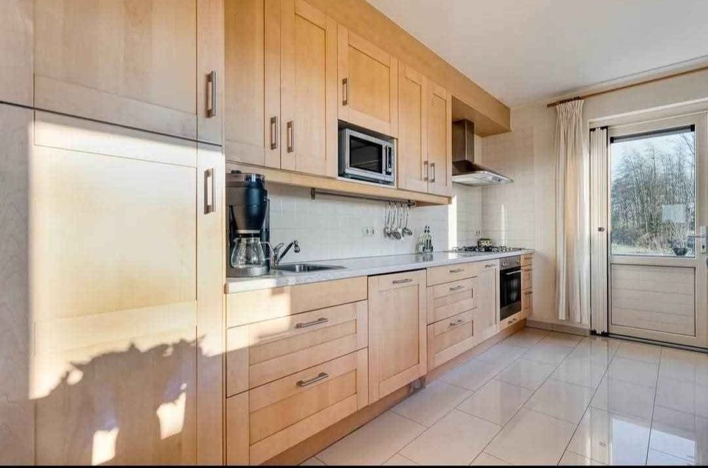 Кухня с вратички от масив