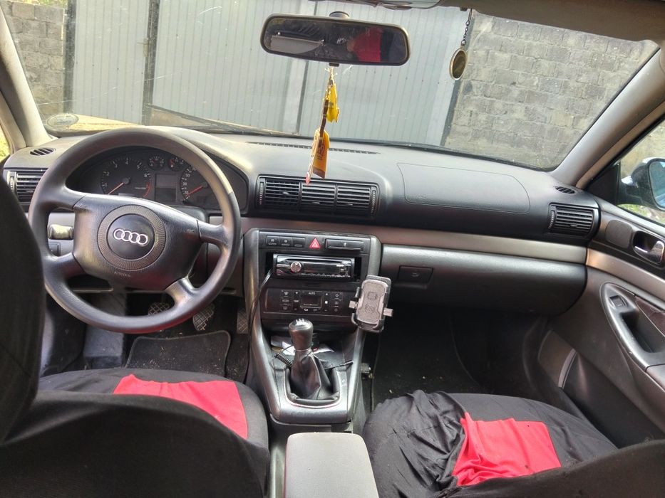 Audi A4 an 2000   1.8 benzina