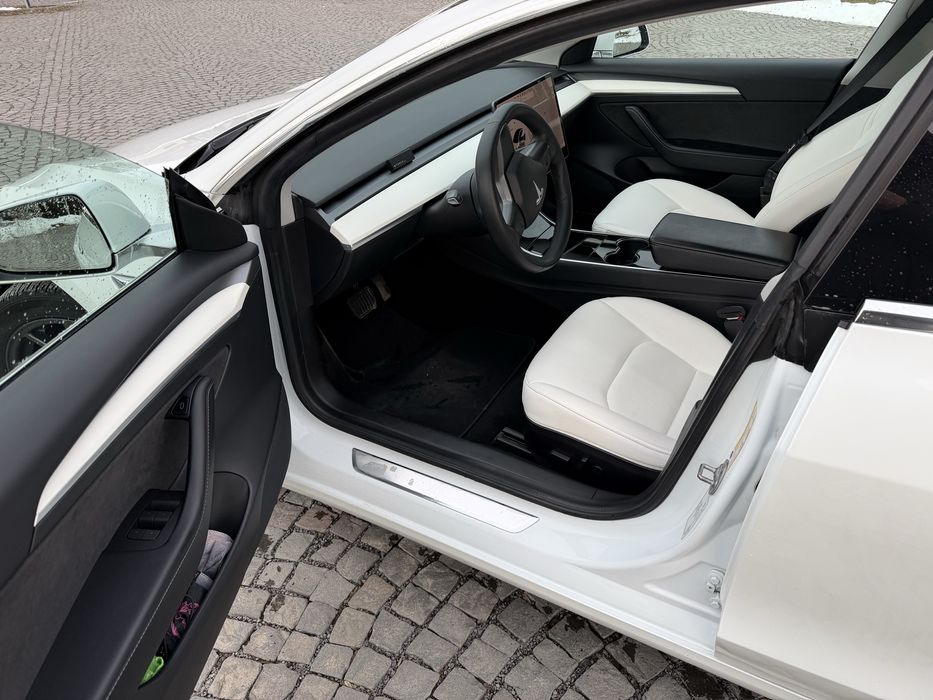 Tesla model 3 standard range+ 2019